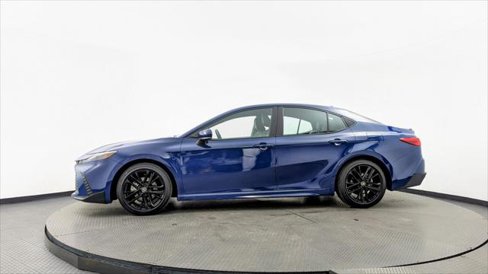 Used 2025 Toyota Camry SE image 3