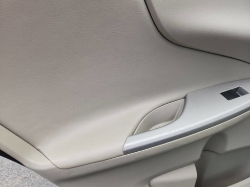 Used 2013 Toyota Corolla LE Special Edition image 22