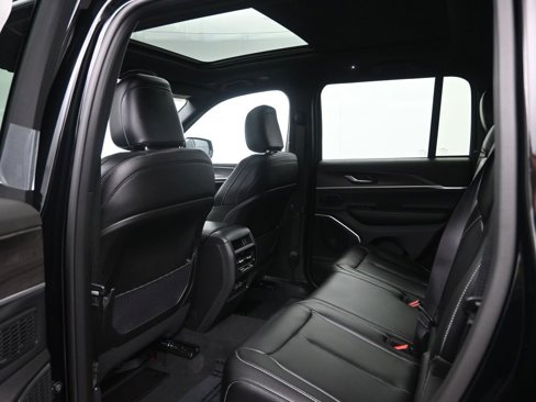 New 2025 Jeep Grand Cherokee Limited image 23