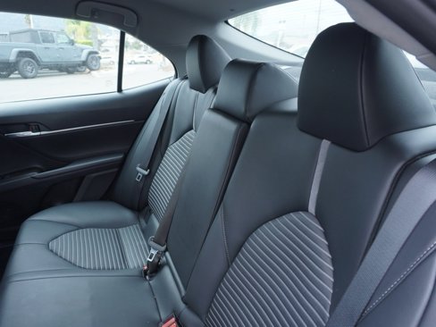 Used 2023 Toyota Camry SE image 19