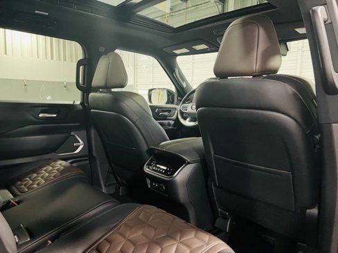 New 2025 Nissan Armada Platinum image 31