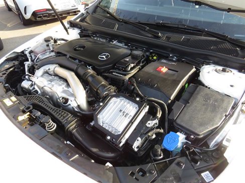Used 2025 Mercedes-Benz CLA 250 4MATIC image 9