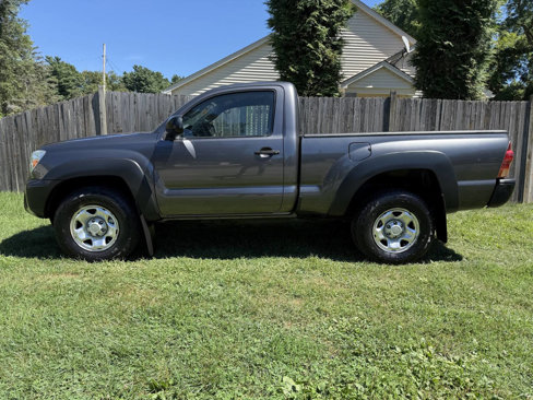 Used 2014 Toyota Tacoma 4x4 Regular Cab image 1