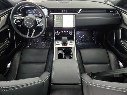 Certified 2024 Jaguar XF R-Dynamic SE image 4