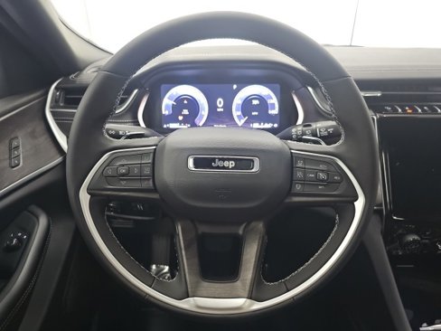 New 2025 Jeep Grand Cherokee Limited w/ Luxury Tech Group II image 24