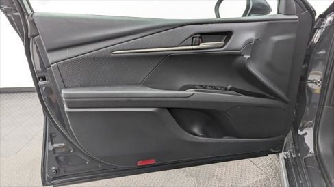 Used 2025 Toyota Camry SE image 13