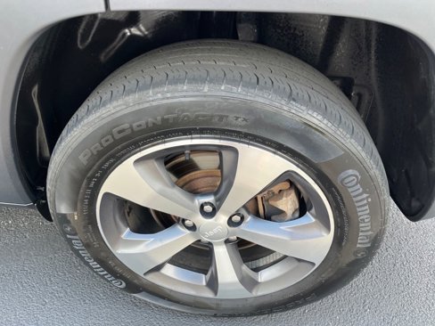 Used 2021 Jeep Cherokee Limited image 17
