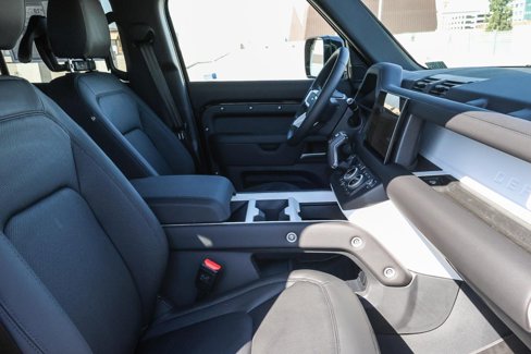 New 2025 Land Rover Defender 110 S image 12