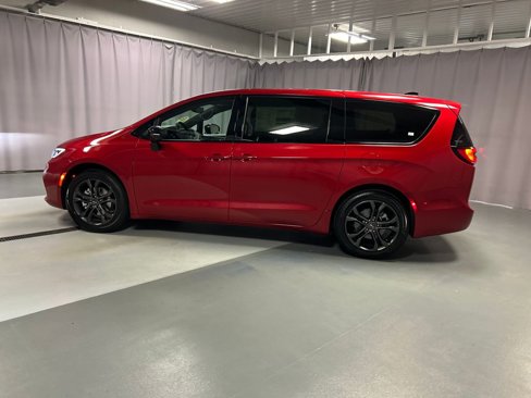 New 2026 Chrysler Pacifica Select image 4