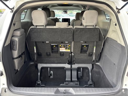 Used 2023 Toyota Sienna LE image 31