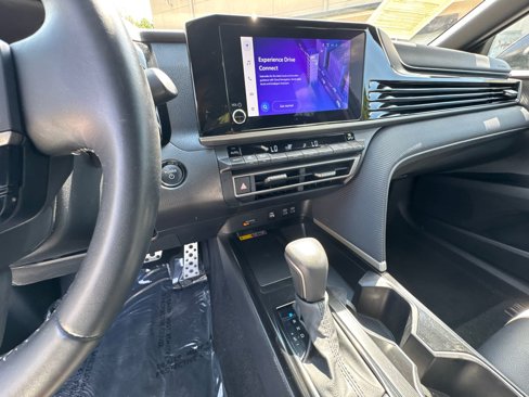 Used 2025 Toyota Camry SE image 30