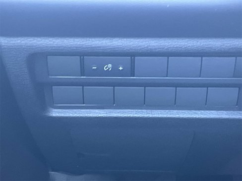 New 2025 Mitsubishi Outlander SE image 29