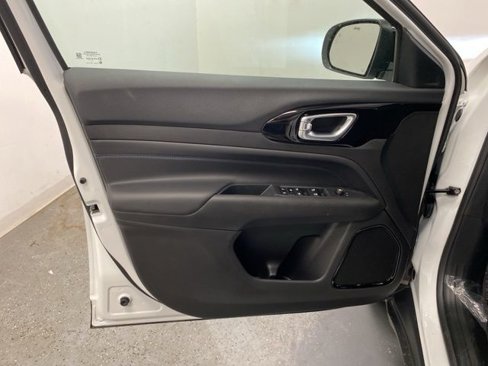 New 2026 Jeep Compass Latitude image 19