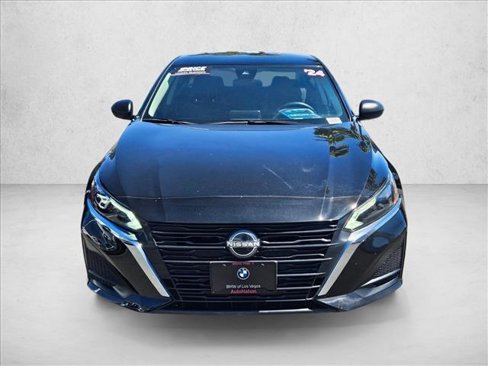 Used 2024 Nissan Altima 2.5 SV image 2