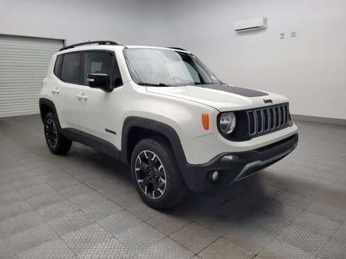 Used 2023 Jeep Renegade Latitude w/ Sun/Sound Group image 13