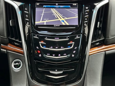 Used 2016 Cadillac Escalade Luxury image 26