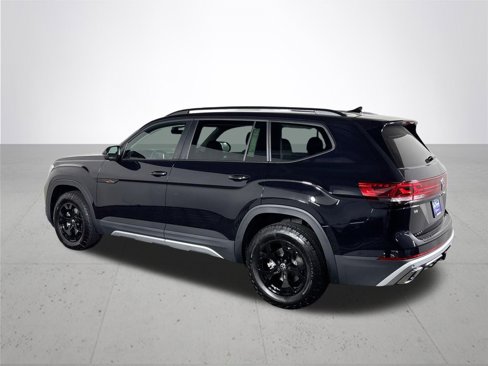 New 2025 Volkswagen Atlas Peak Edition SE image 9
