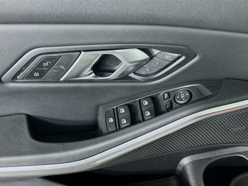 Used 2025 BMW 330i Sedan image 15