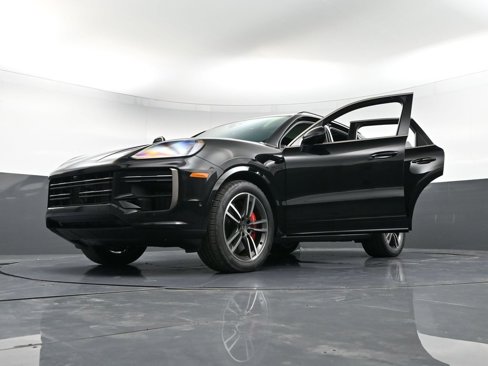 New 2025 Porsche Cayenne Turbo image 40
