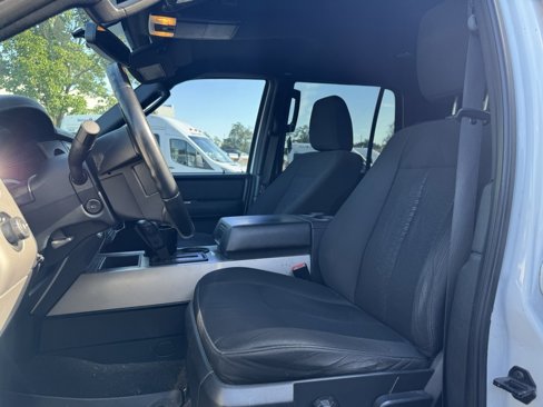 Used 2017 Ford Expedition XLT image 6