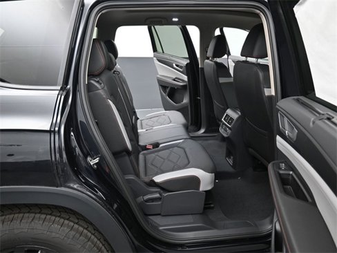 New 2025 Volkswagen Atlas Peak Edition SE image 13