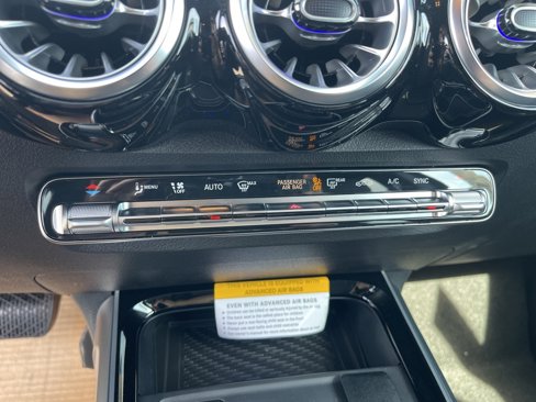New 2025 Mercedes-Benz GLB 250 4MATIC image 11