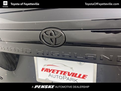New 2026 Toyota Grand Highlander Limited image 19