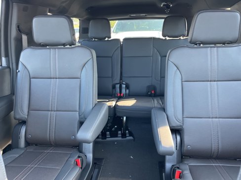 New 2026 Chevrolet Suburban High Country image 9