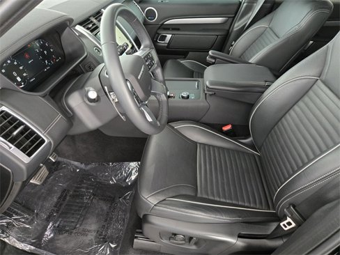 Certified 2024 Land Rover Discovery Dynamic SE image 10