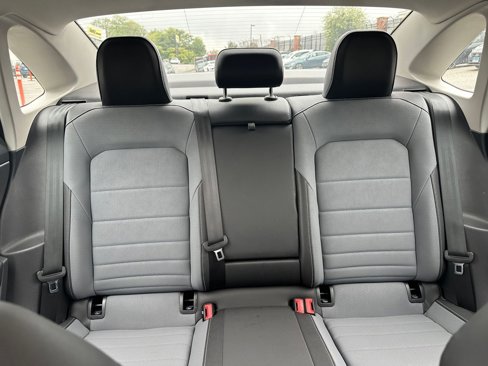 Used 2025 Volkswagen Jetta SE image 37