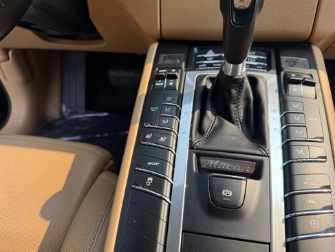 Used 2018 Porsche Macan S image 28