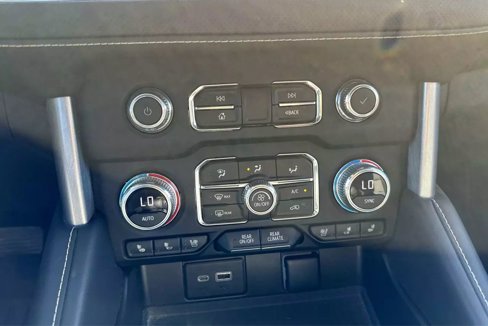 Used 2021 GMC Yukon SLT w/ SLT Luxury Plus Package image 16