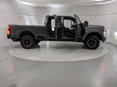 New 2026 Ford F250 Platinum w/ Tremor Off-Road Package image 8