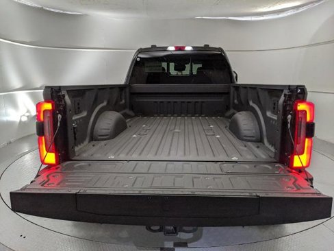 Certified 2025 Ford F450 Platinum w/ FX4 Off-Road Package image 25