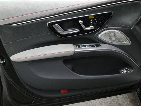 Used 2022 Mercedes-Benz EQS 580 4MATIC Sedan image 9