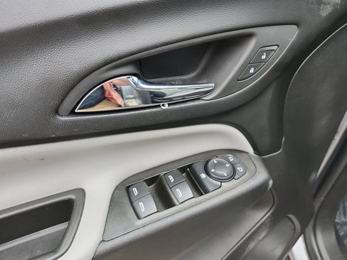 Certified 2024 Chevrolet Equinox LS w/ Driver Confidence II Package image 33