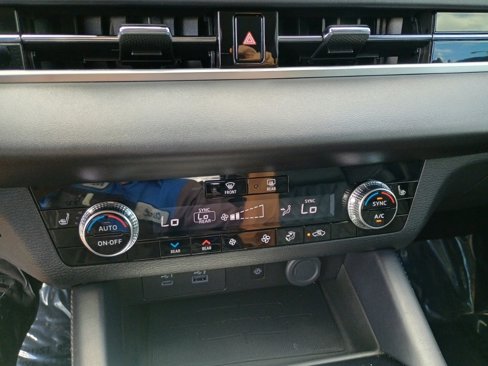 Used 2023 Mitsubishi Outlander SEL image 30