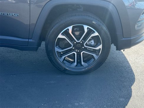 Certified 2022 Jeep Compass Limited image 9