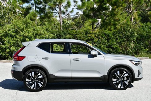 Used 2024 Volvo XC40 B5 Plus image 30