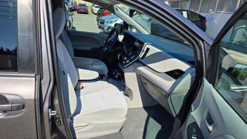 Used 2020 Toyota Sienna LE image 14