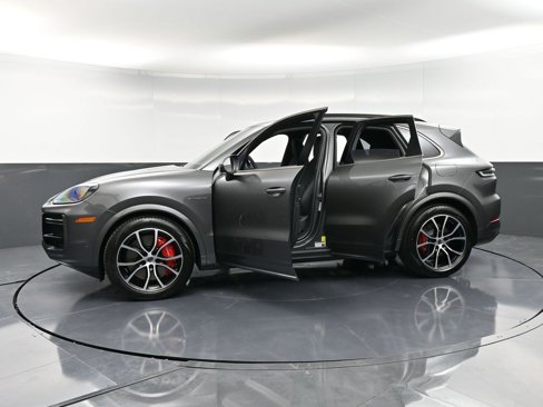 New 2025 Porsche Cayenne Turbo image 40