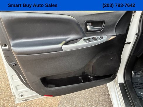 Used 2019 Toyota Sienna SE image 16