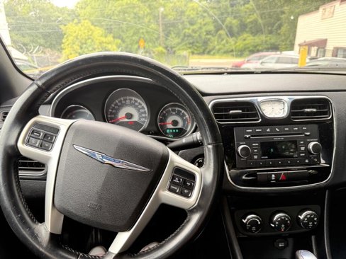 Used 2011 Chrysler 200 Touring image 38