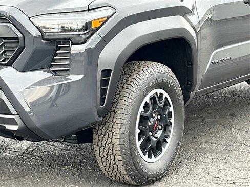 New 2025 Toyota Tacoma TRD Off-Road image 9