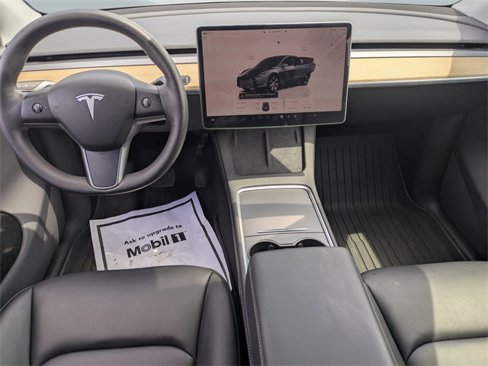 Used 2024 Tesla Model Y Long Range image 17