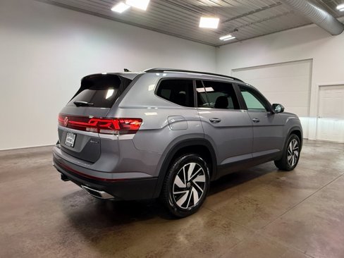 Used 2025 Volkswagen Atlas SE image 34