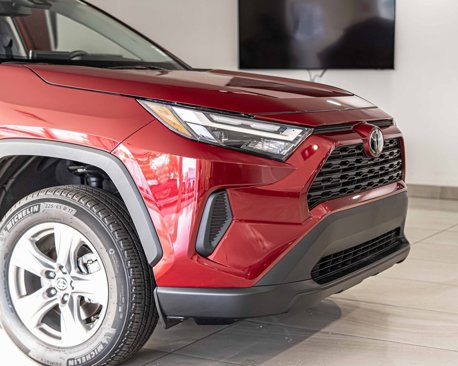 Used 2025 Toyota RAV4 XLE image 3