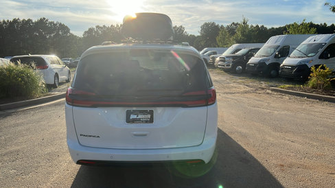 New 2025 Chrysler Pacifica Select image 9