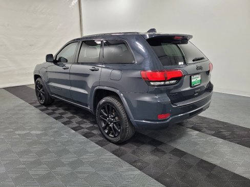 Used 2018 Jeep Grand Cherokee Altitude image 3