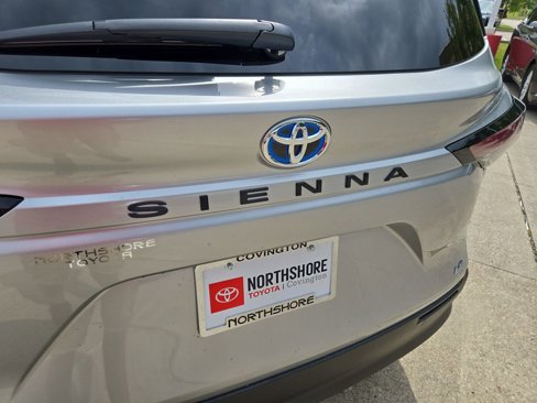 Certified 2025 Toyota Sienna LE image 5